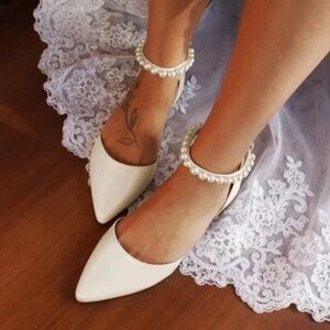 Elegant White Pearl-Embellished Women's Shoes NWOT